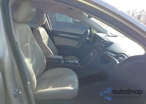 2017 Ford Fusion Titanium из США, поврежденный, VIN 3FA6P0K91HR309740